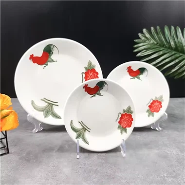 Керамическая столовая посуда с рисунком петуха